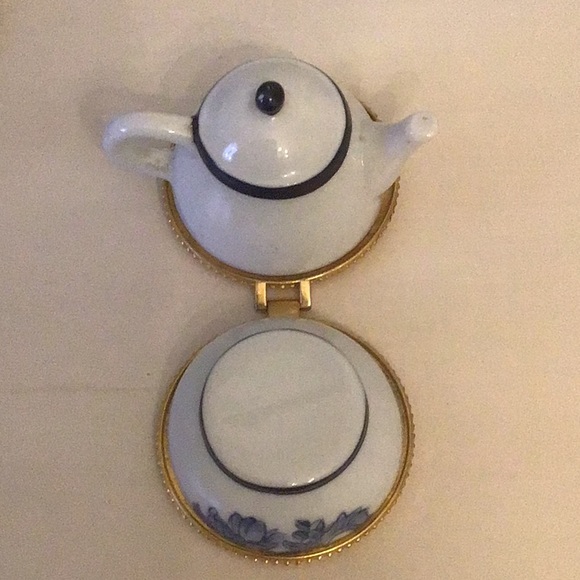 Lovely ceramic tea pot, hinged box- very good condition - Picture 4 of 5